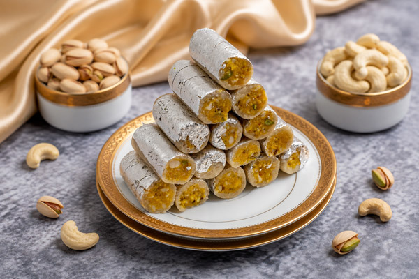 Kaju Pista Roll